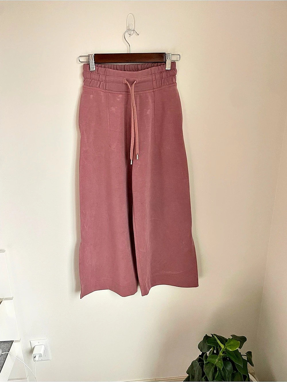 lululemon Swift Mid-Rise Wide-Leg Pant Cropped Pink Pants Size 2